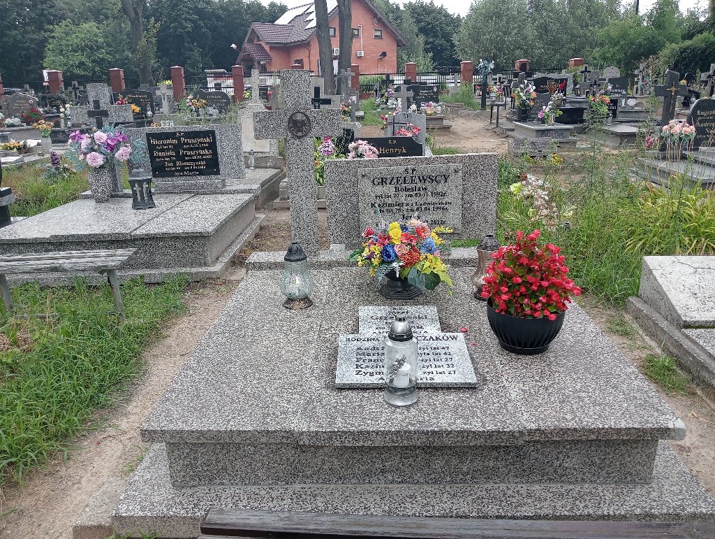 Grób Józef Grzelewski